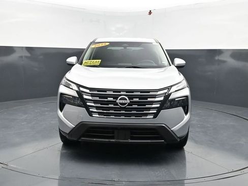 Used 2024 Nissan Rogue SV FWD image 2