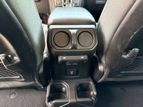 Used 2024 Jeep Wrangler Unlimited Rubicon image 15