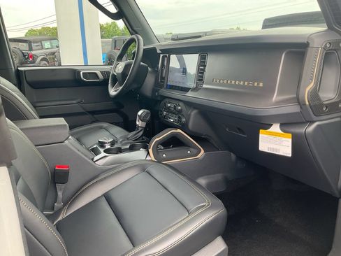 New 2026 Ford Bronco Badlands w/ Sasquatch Package AWD/4WD image 11