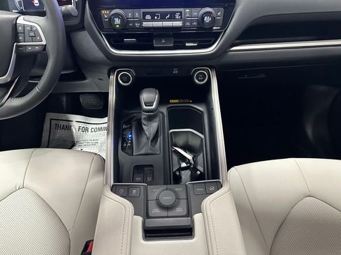 Used 2025 Toyota Grand Highlander AWD image 40
