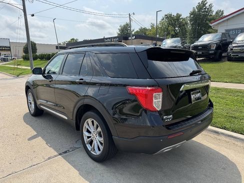 Used 2020 Ford Explorer XLT w/ Equipment Group 202A AWD/4WD image 3