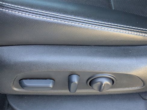 Used 2023 GMC Terrain SLT image 23