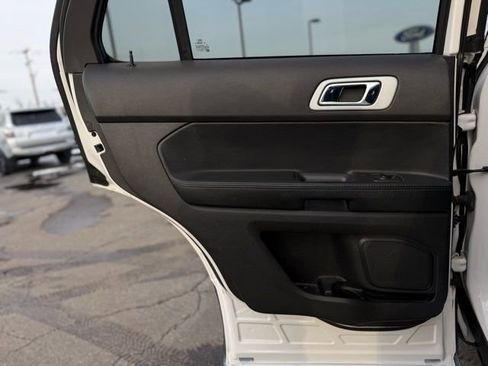 Used 2015 Ford Explorer XLT w/ Equipment Group 202A image 12