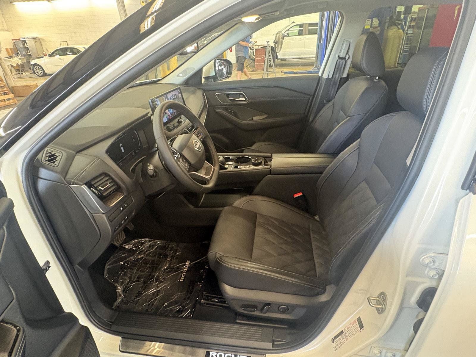 Used 2026 Nissan Rogue Platinum w/ Tech Package AWD/4WD image 25