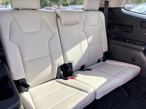 Used 2022 Kia Telluride SX w/ SX Prestige Package AWD/4WD image 19