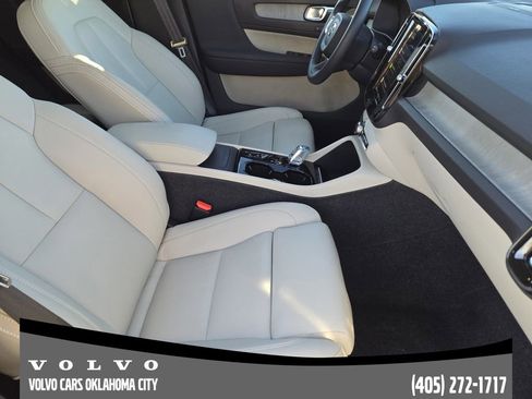 Certified 2024 Volvo XC40 B5 Ultimate w/ Protection Package Premier image 13