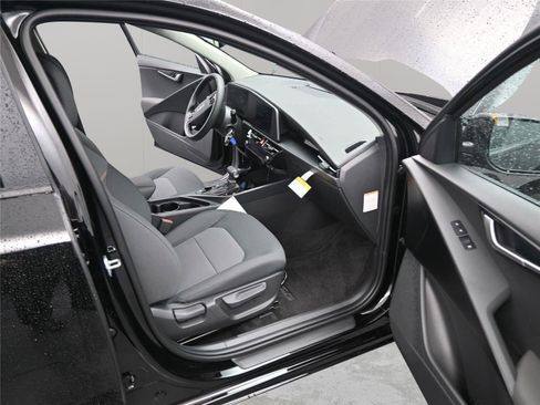 New 2026 Kia Niro LX FWD image 9