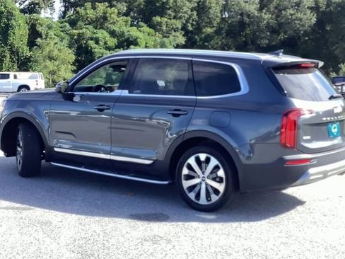 Used 2022 Kia Telluride EX w/ EX Premium Package image 6