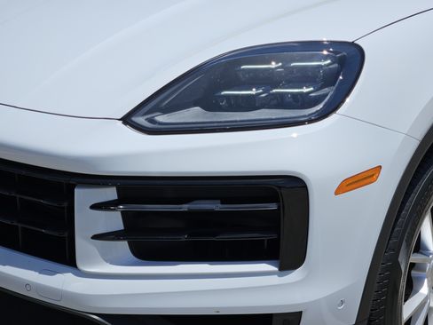 Certified 2026 Porsche Cayenne AWD/4WD image 12