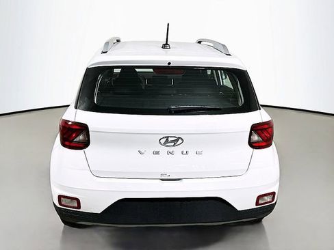 Used 2026 Hyundai Venue SEL FWD image 5