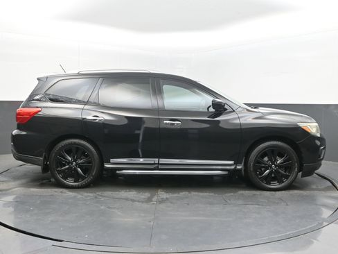Used 2017 Nissan Pathfinder Platinum w/ Midnight Edition Package FWD image 8