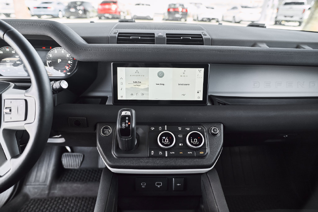 Used 2023 Land Rover Defender 110 X-Dynamic SE AWD/4WD image 29