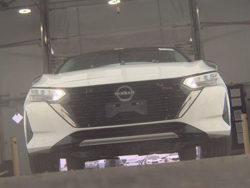 Certified 2025 Nissan Sentra SR w/ SR Premium Package image 3