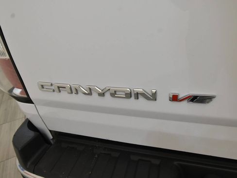 Used 2018 GMC Canyon SLE image 28