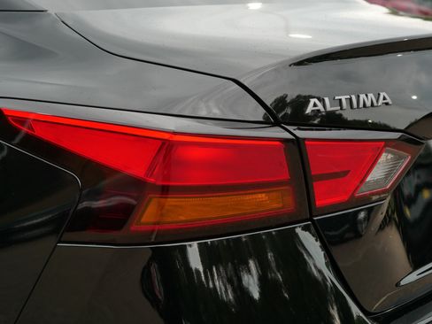 Certified 2024 Nissan Altima 2.5 SR w/ SR Premium Package AWD/4WD image 17