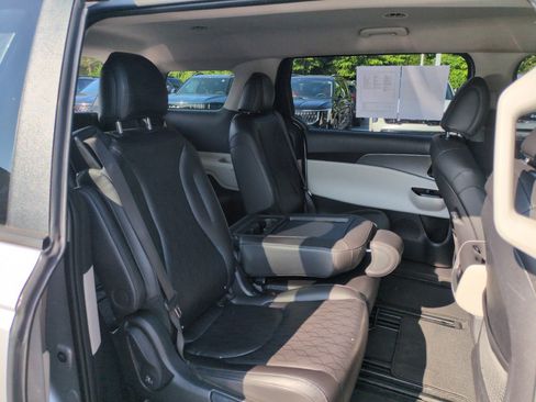 Used 2023 Kia Carnival LX FWD image 23