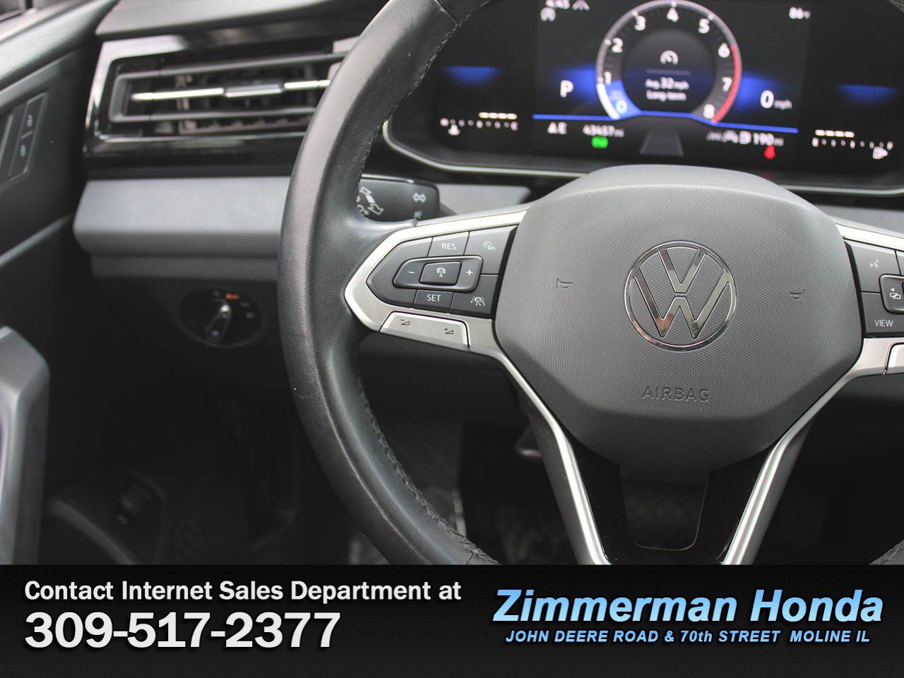 Used 2025 Volkswagen Jetta SE FWD image 11