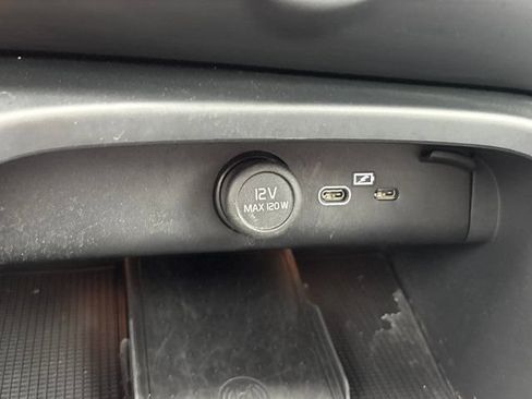 Used 2025 Volvo XC40 B5 Core AWD/4WD image 36