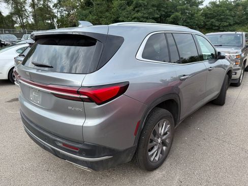 Used 2025 Buick Enclave Preferred AWD/4WD image 2