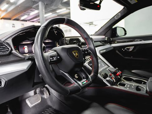 Used 2021 Lamborghini Urus image 39