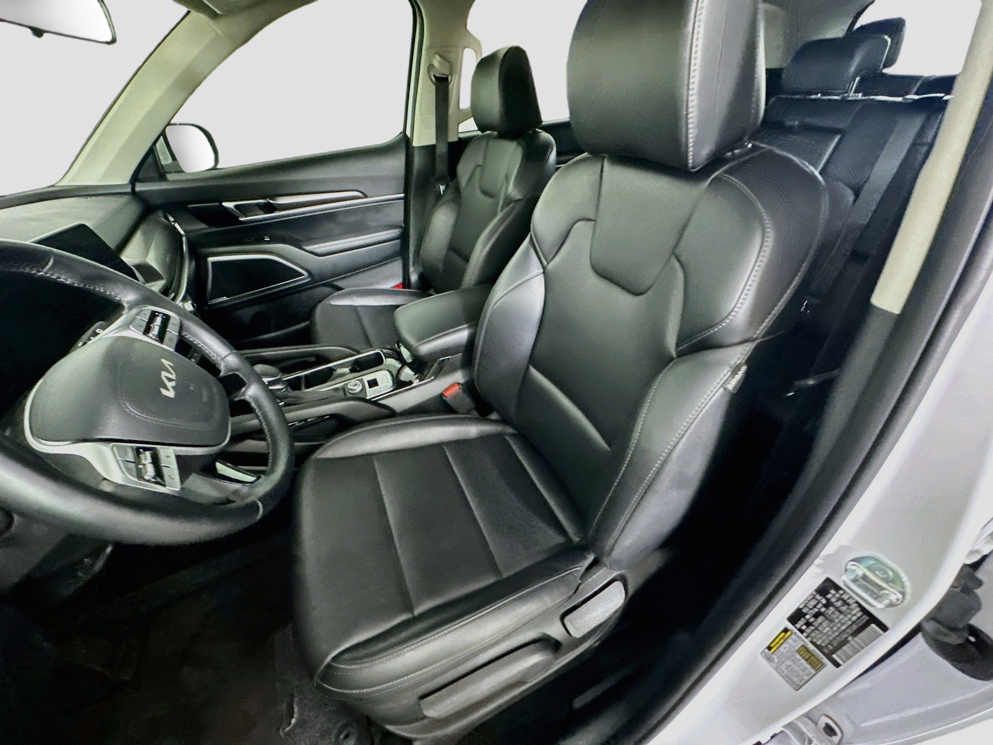 Used 2025 Kia Telluride LX FWD image 13