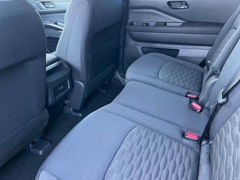 New 2025 Nissan Pathfinder S image 5