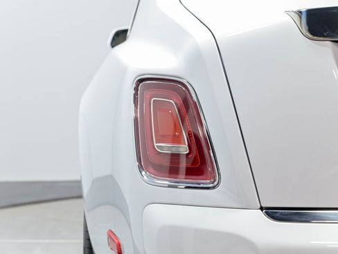 Used 2022 Rolls-Royce Phantom Sedan w/ The Phantom Package RWD image 71