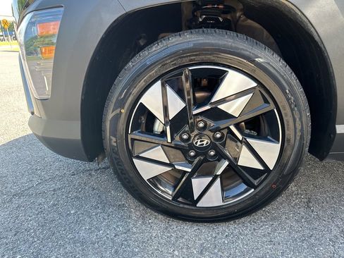 Used 2025 Hyundai Kona SEL FWD image 7