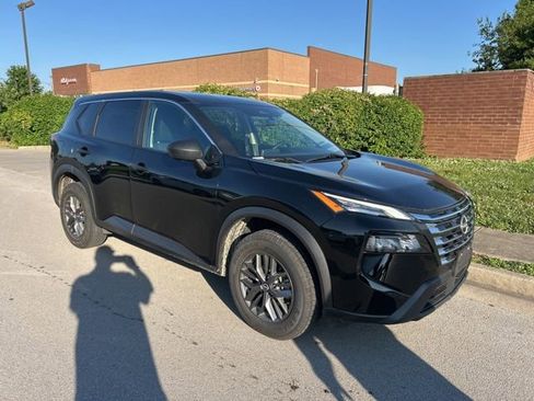Used 2024 Nissan Rogue S FWD image 2