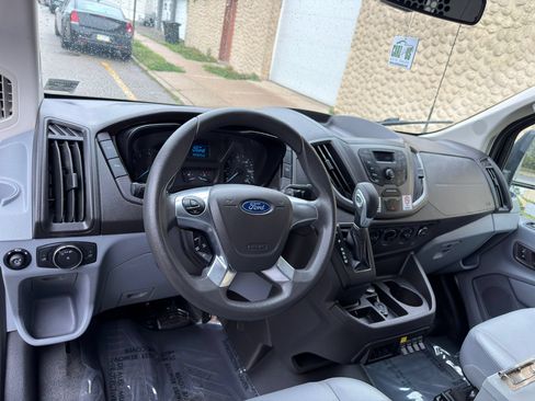 Used 2018 Ford Transit 250 148 Medium Roof RWD image 15