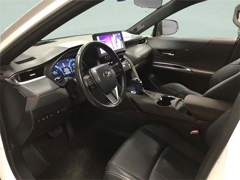 Used 2024 Toyota Venza Limited image 12