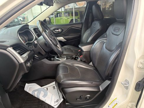 Used 2018 Jeep Cherokee Overland image 20