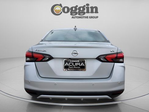 Used 2020 Nissan Versa SV image 4