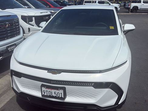 Used 2025 Chevrolet Equinox EV LT FWD image 24