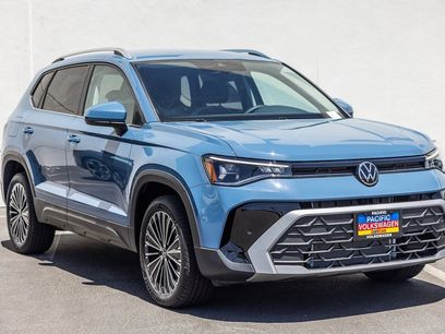 New 2025 Volkswagen Taos SE