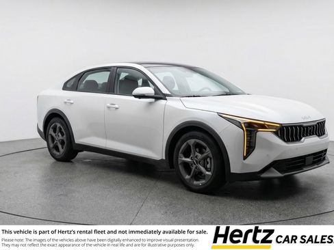 Used 2025 Kia K4 LXS image 1