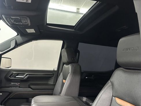 Used 2023 GMC Sierra 1500 AT4 w/ Technology Package image 12