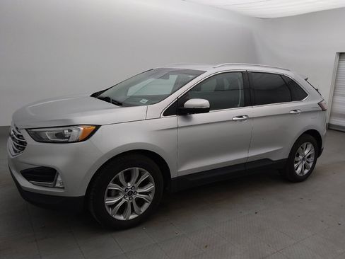 Used 2019 Ford Edge Titanium image 2