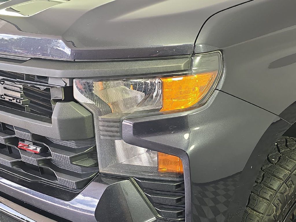 Used 2023 Chevrolet Silverado 1500 Custom Trail Boss AWD/4WD image 27
