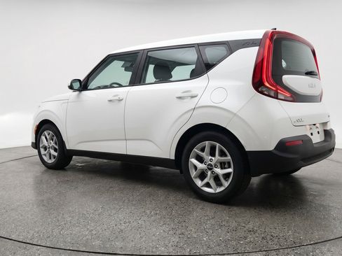 Used 2025 Kia Soul LX w/ LX Technology Package FWD image 6