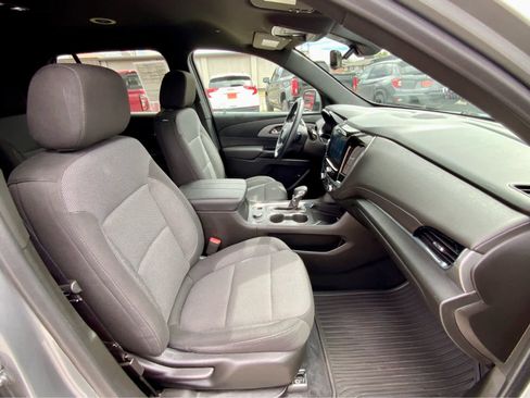 Used 2023 Chevrolet Traverse LT w/ Rear Camera Mirror Package AWD/4WD image 25