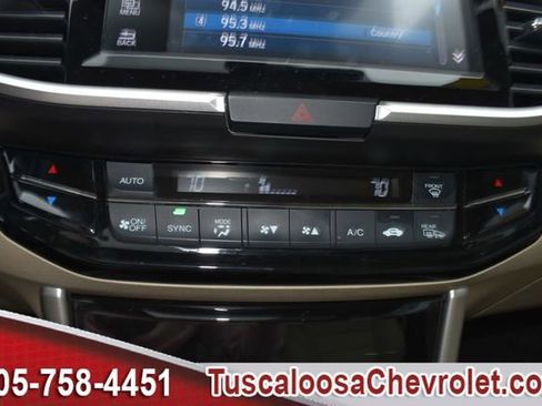 Used 2017 Honda Accord Touring image 35