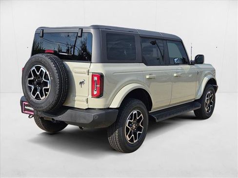 New 2025 Ford Bronco Outer Banks image 2