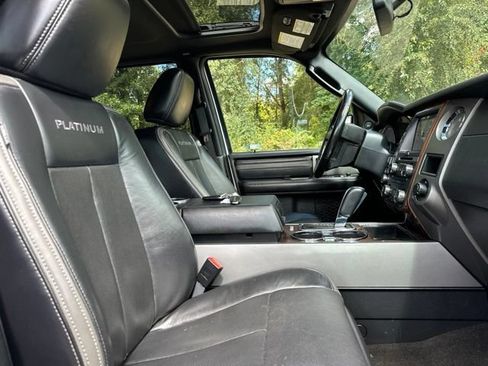 Used 2017 Ford Expedition Platinum AWD/4WD image 30