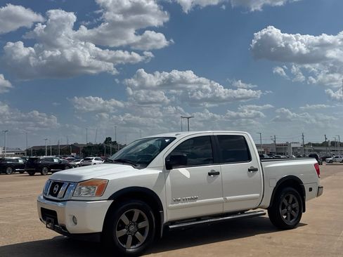 Used 2015 Nissan Titan SV w/ SV Value Truck Package RWD image 12
