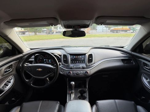 Used 2019 Chevrolet Impala LT FWD image 18