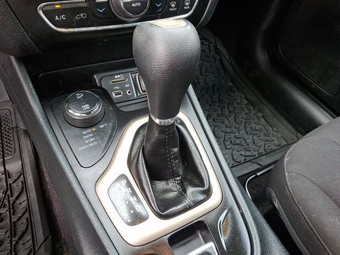 Used 2016 Jeep Cherokee 75th Anniversary AWD/4WD image 16