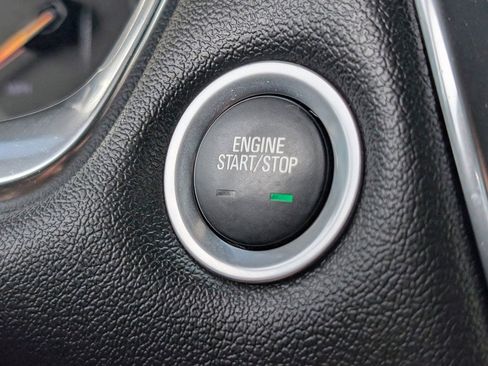 Used 2023 Chevrolet Traverse LT FWD image 18