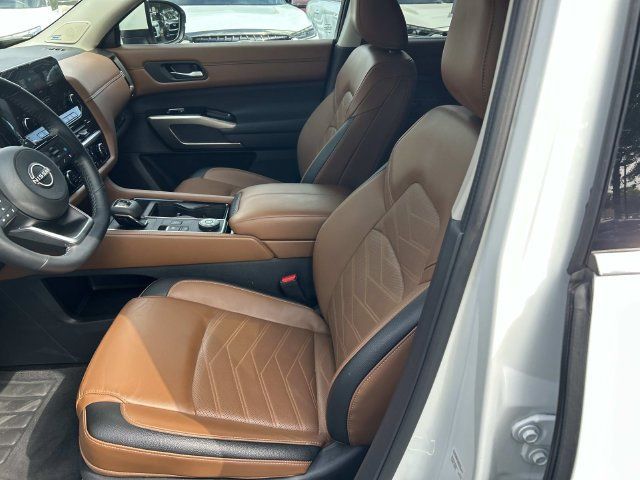 Used 2024 Nissan Pathfinder Platinum w/ Cargo Package AWD/4WD image 13