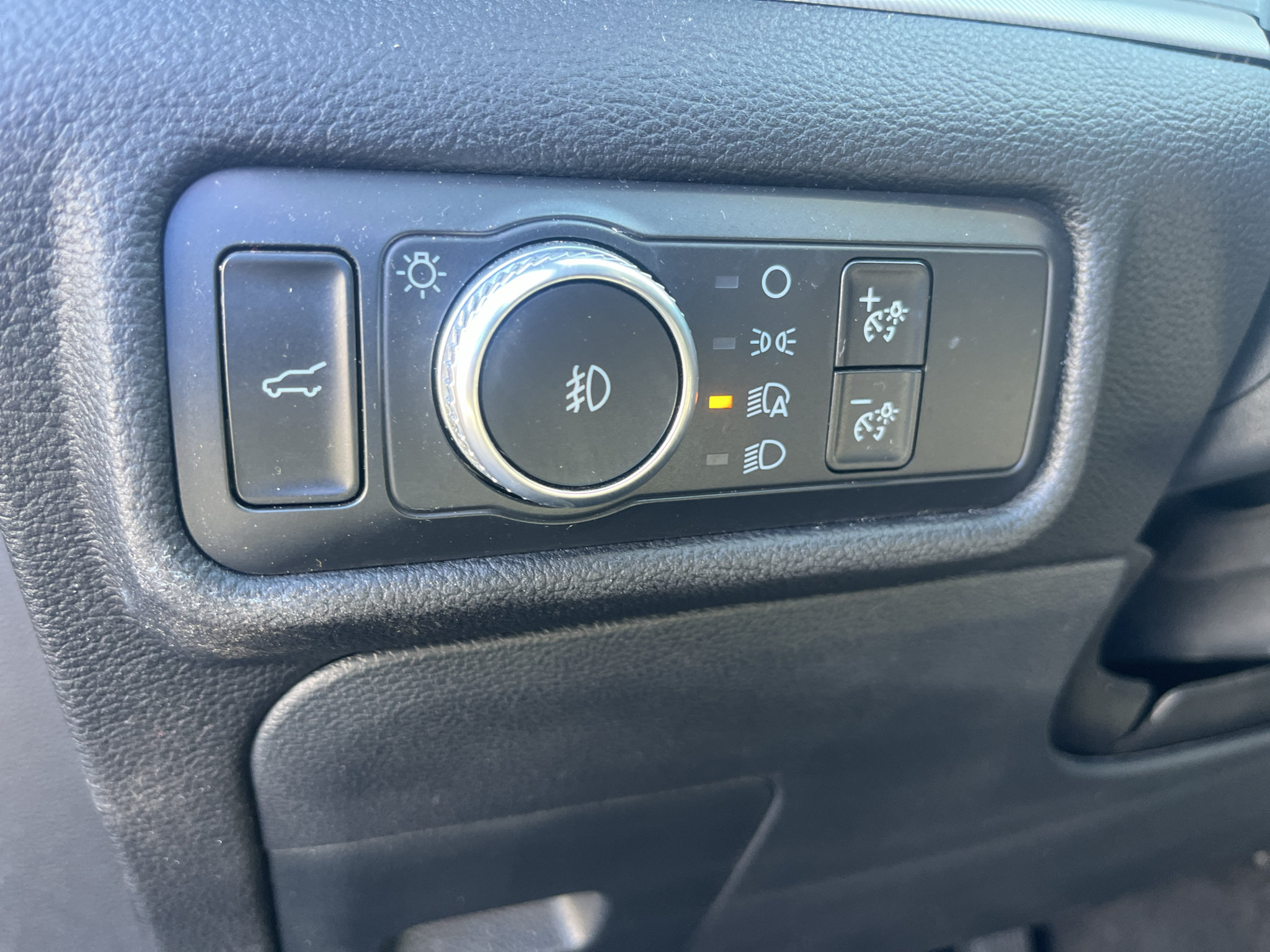 Used 2020 Ford Explorer XLT w/ Equipment Group 202A RWD image 19